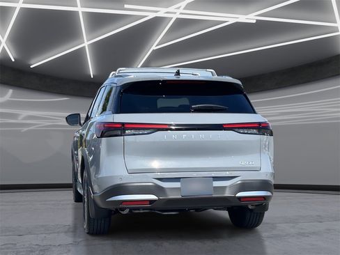 New 2026 INFINITI QX60 Luxe image 3