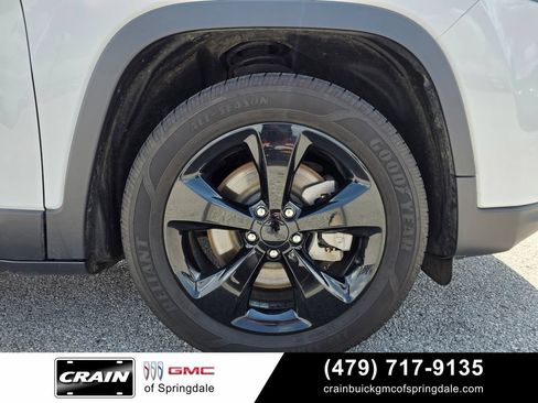 Used 2021 Jeep Cherokee Latitude Plus FWD image 31