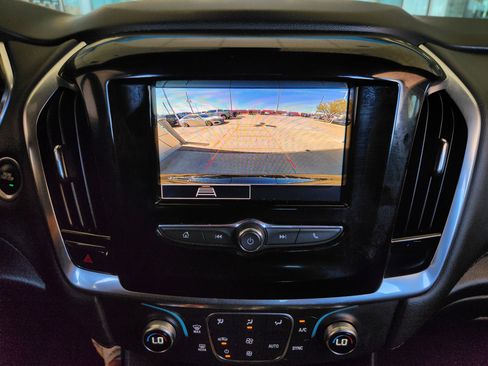 Used 2023 Chevrolet Traverse LT image 17