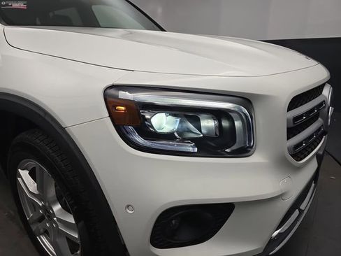 Used 2022 Mercedes-Benz GLB 250 4MATIC image 13