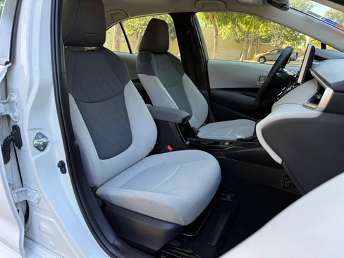Used 2021 Toyota Corolla LE FWD image 18