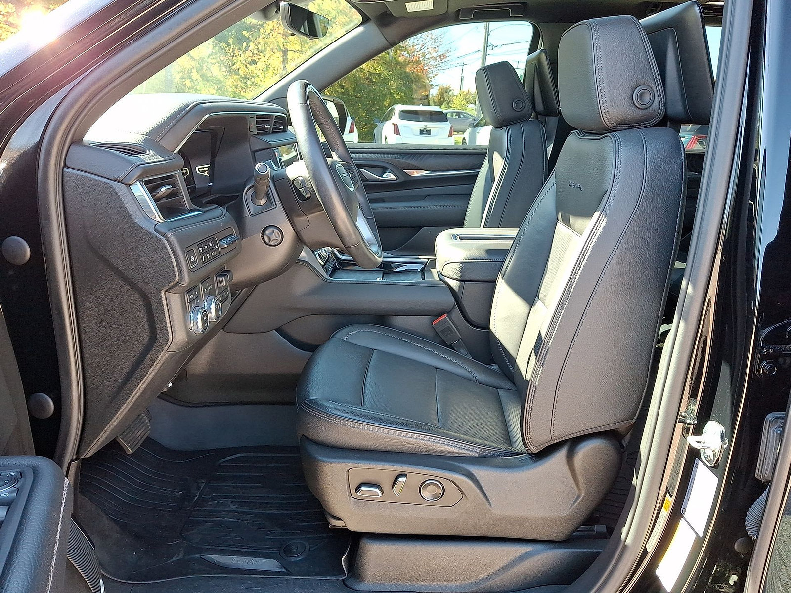 Certified 2023 GMC Yukon XL Denali w/ Denali Reserve Package AWD/4WD image 11