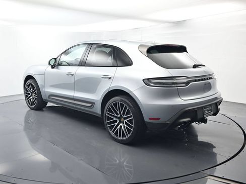 Certified 2025 Porsche Macan AWD/4WD image 3