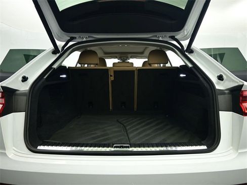 Used 2019 Audi Q8 Premium w/ Convenience Package image 43