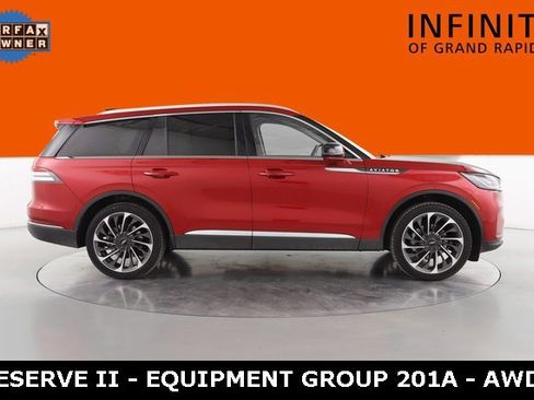 Used 2025 Lincoln Aviator Reserve w/ Equipment Group 201A image 2
