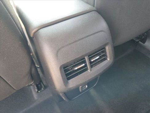 Used 2019 Chevrolet Equinox LT FWD image 18