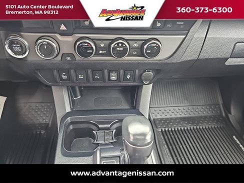 Used 2017 Toyota Tacoma TRD Sport w/ Premium & Technology Package AWD/4WD image 15