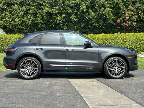 Certified 2025 Porsche Macan image 9