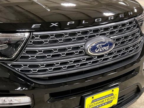 Certified 2022 Ford Explorer XLT w/ Equipment Group 202A image 29