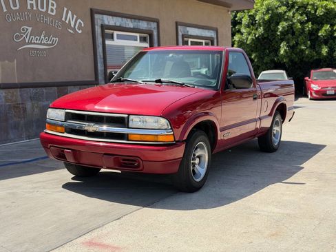 Used 1999 Chevrolet S10 Pickup LS w/ Preferred Equipment Group image 2