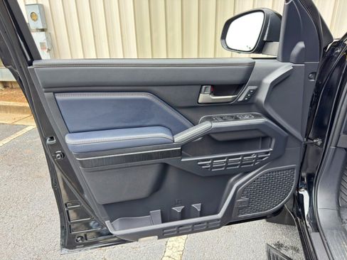 Used 2025 Toyota 4Runner Platinum AWD/4WD image 47