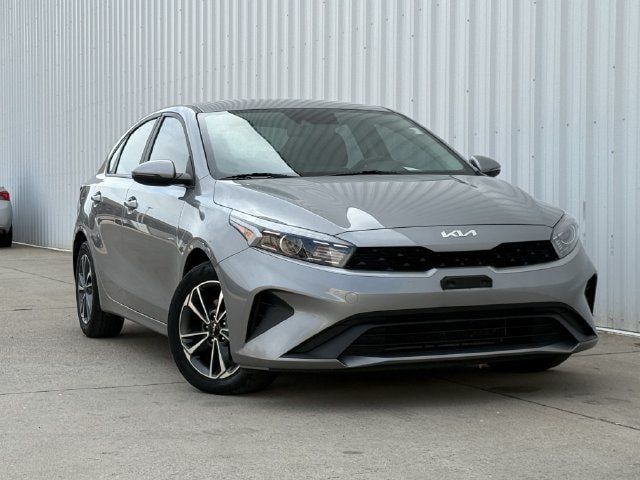 Used 2024 Kia Forte LXS w/ LXS Technology Package FWD image 2