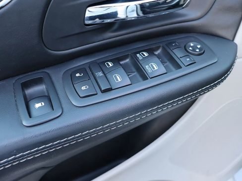 Used 2017 Dodge Grand Caravan SXT image 23
