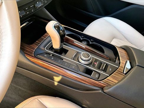 Used 2017 Maserati Levante image 16