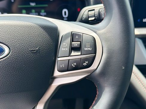 Used 2025 Ford Explorer Active AWD/4WD image 13
