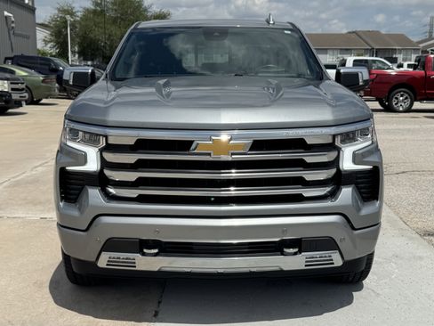 Used 2024 Chevrolet Silverado 1500 High Country w/ Technology Package AWD/4WD image 3