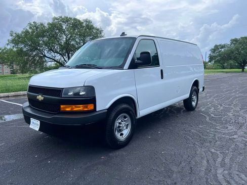 Used 2021 Chevrolet Express 2500 w/ Driver Convenience Package RWD image 2