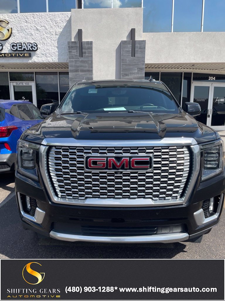 Used 2021 GMC Yukon XL Denali w/ Denali Premium Package AWD/4WD image 1