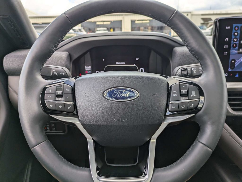 Certified 2026 Ford Explorer Platinum RWD image 30
