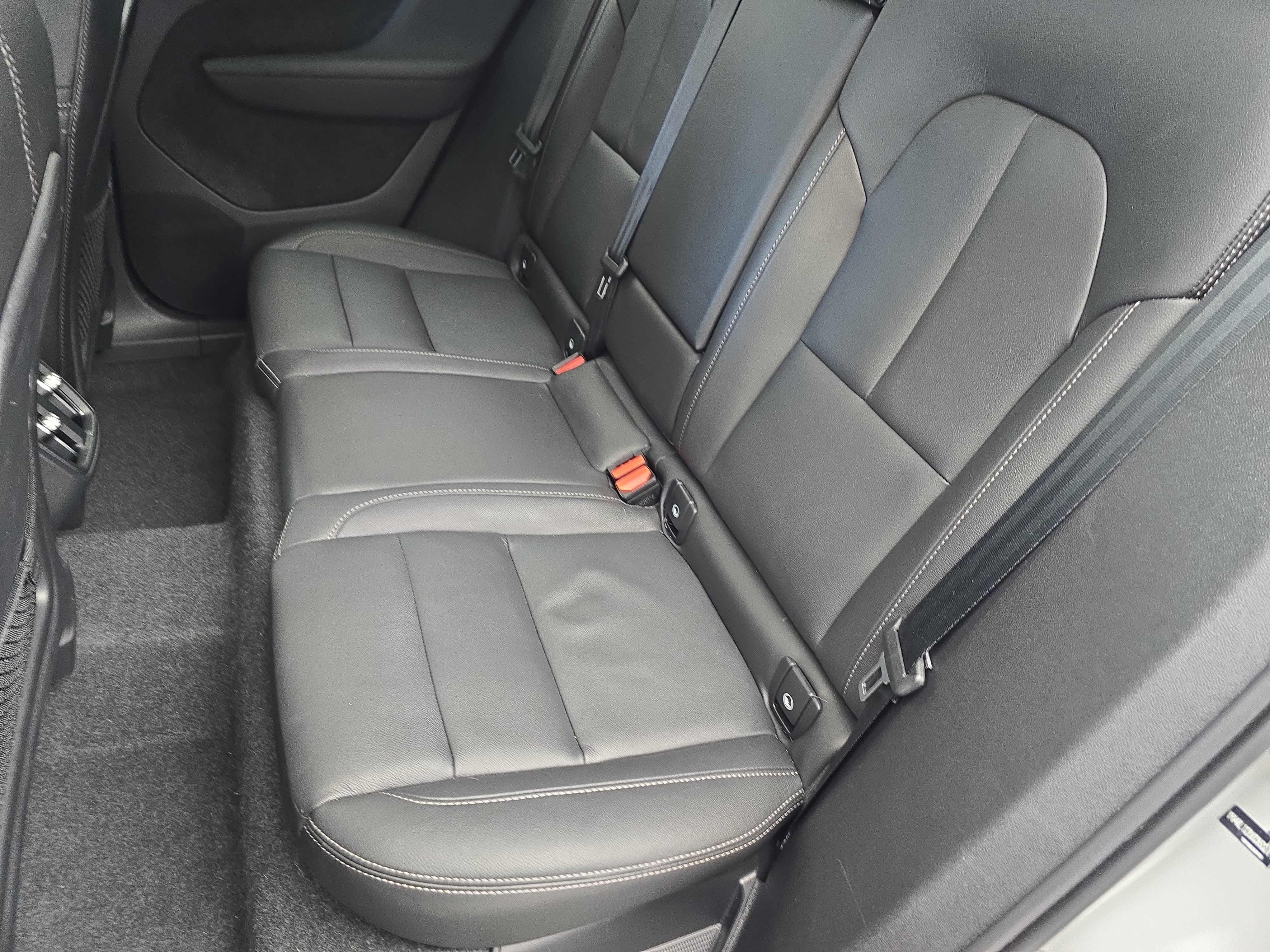 Used 2025 Volvo XC40 B5 Plus AWD/4WD image 14