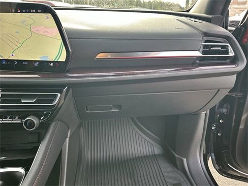 Used 2025 Chevrolet Traverse Z71 w/ Driver Confidence Package image 29