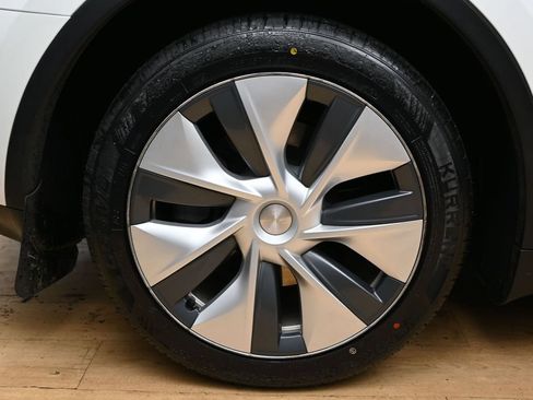 Used 2023 Tesla Model Y Long Range AWD/4WD image 12