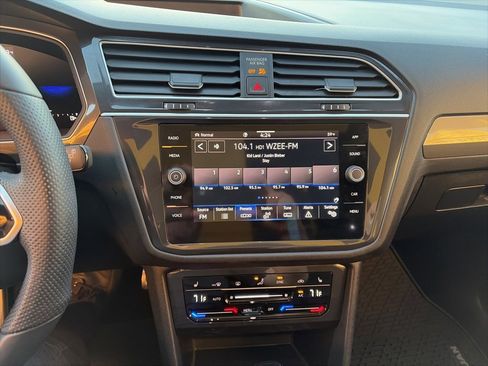 Certified 2024 Volkswagen Tiguan SE R-Line image 18