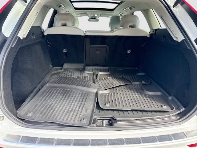 Certified 2024 Volvo XC60 B5 Plus w/ Protection Package Premier AWD/4WD image 25