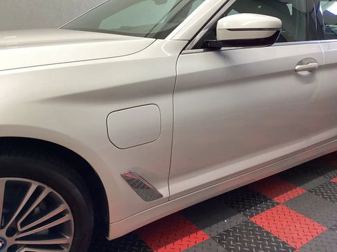 Used 2019 BMW 530e xDrive w/ Convenience Package AWD/4WD image 5