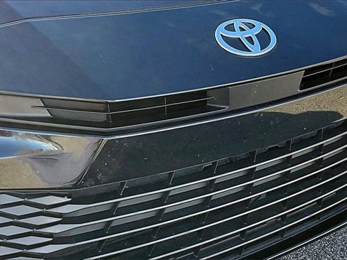 Used 2025 Toyota Camry LE image 27