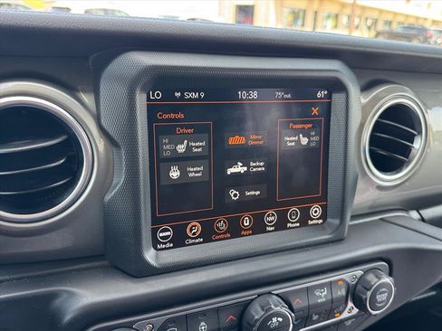 Used 2022 Jeep Gladiator Overland w/ Cold Weather Group AWD/4WD image 23