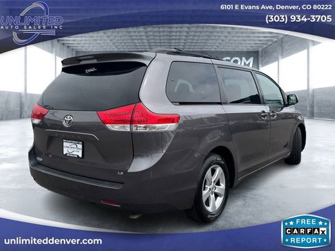 Used 2014 Toyota Sienna LE image 3