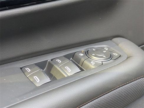 New 2026 Chevrolet Suburban High Country image 9