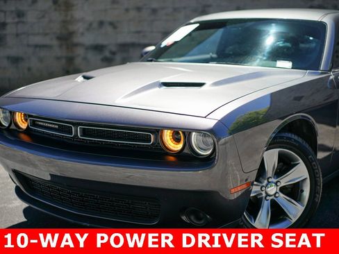 Used 2016 Dodge Challenger SXT image 2