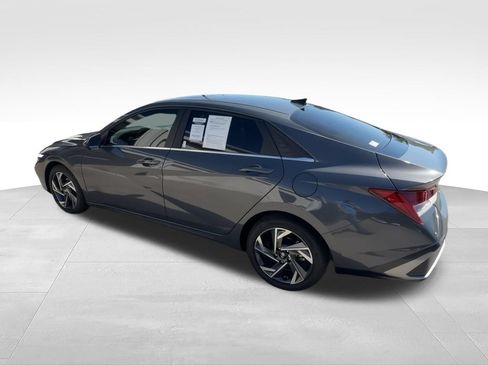 Used 2024 Hyundai Elantra SEL w/ Convenience Package FWD image 6