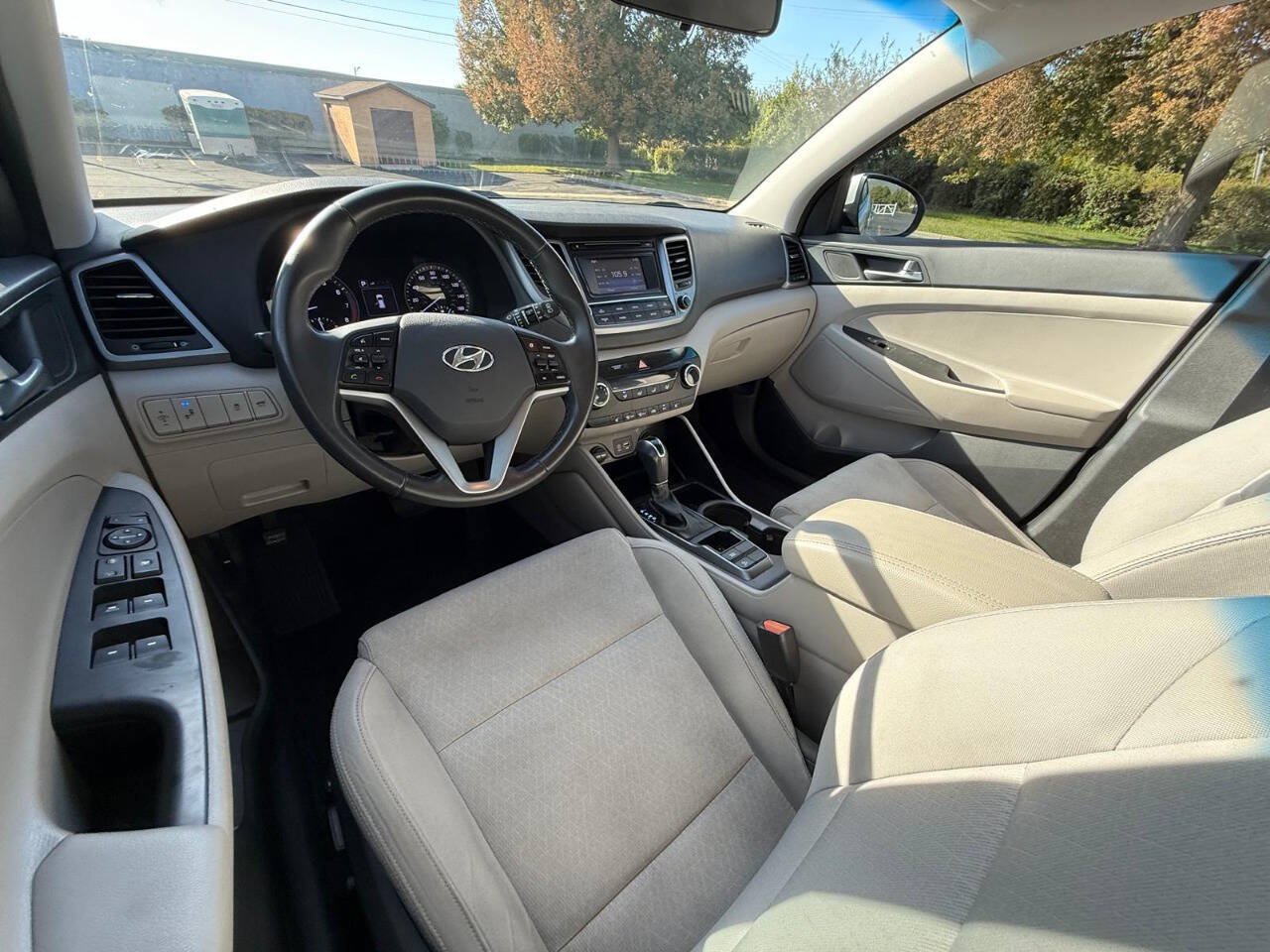 Used 2017 Hyundai Tucson Sport FWD image 9