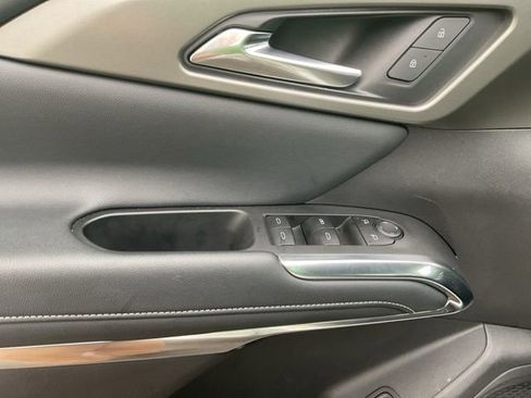 Used 2025 Chevrolet Traverse LT image 25