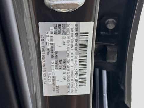 Used 2021 MAZDA MAZDA3 s image 40