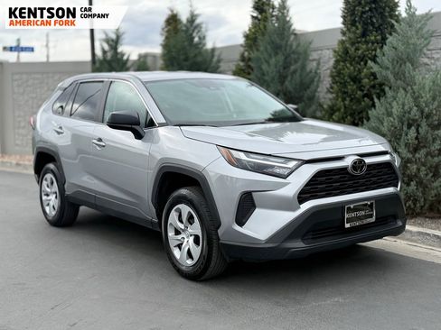 Used 2025 Toyota RAV4 LE AWD/4WD image 13