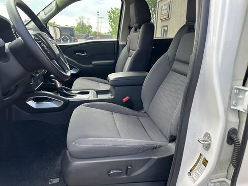Used 2024 Nissan Frontier SV AWD/4WD image 16