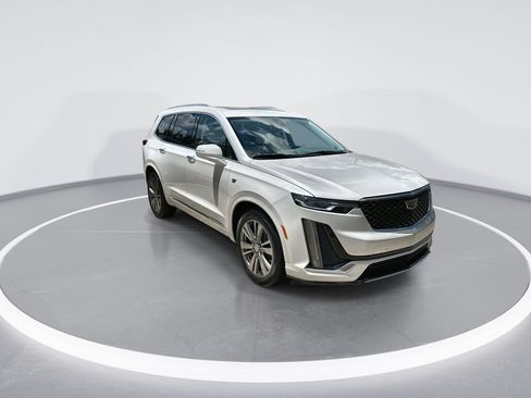 Used 2021 Cadillac XT6 Premium Luxury FWD image 2