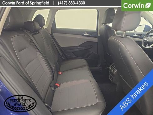 Used 2024 Volkswagen Taos SE FWD image 12