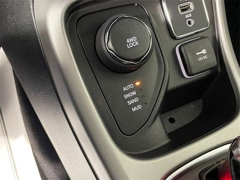 Used 2018 Jeep Compass Latitude w/ Popular Equipment Group image 11