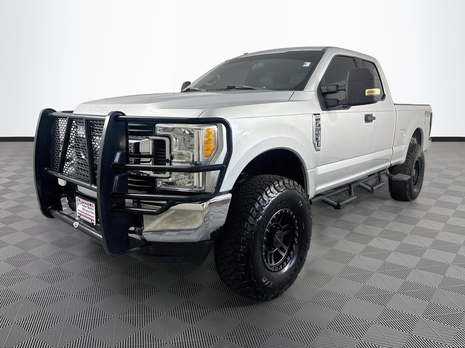 Used 2017 Ford F250 XLT w/ FX4 Off-Road Package AWD/4WD image 3
