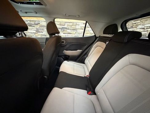 Used 2023 Hyundai Venue SEL FWD image 30