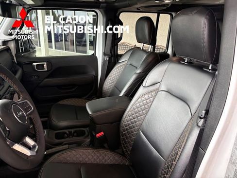 Used 2023 Jeep Wrangler Unlimited Sahara AWD/4WD image 15