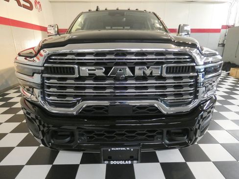 New 2026 RAM 2500 Limited AWD/4WD image 3