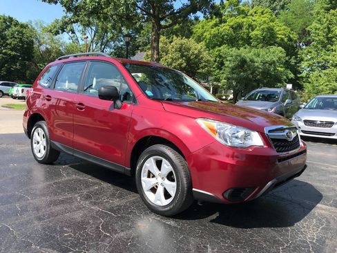 Used 2015 Subaru Forester 2.5i w/ Alloy Wheel Package AWD/4WD image 2