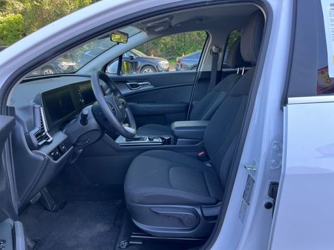 Used 2025 Kia Sportage LX image 25