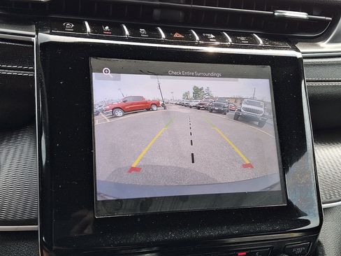 Used 2024 Jeep Grand Cherokee L Laredo image 18